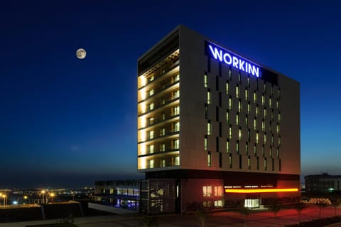 Facade/entrance, Facade/entrance, Spring, Night, Summer, Area and facilities