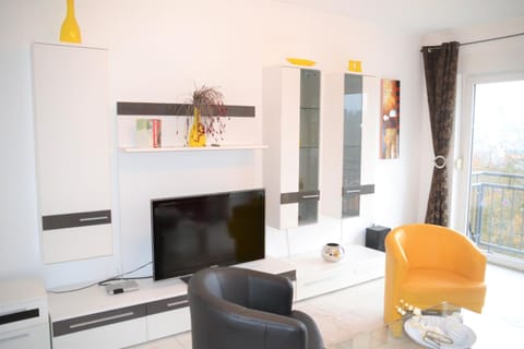 TV and multimedia, Living room, Seating area
