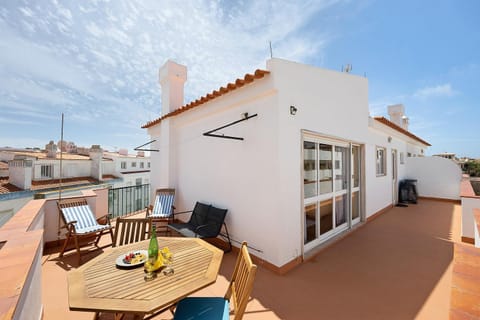 Property building, Balcony/Terrace, Living room