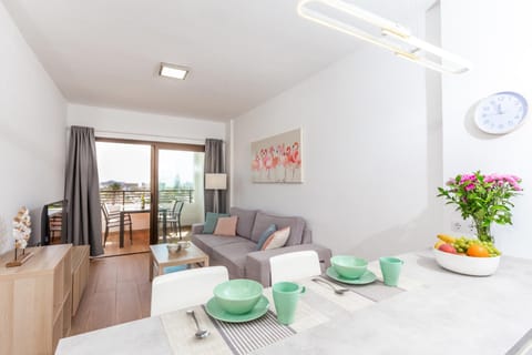 TV and multimedia, Balcony/Terrace, Living room, Seating area, Dining area