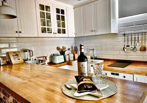 Food close-up, Food close-up, Kitchen or kitchenette, Food and drinks, Food and drinks, Food, Drinks, pet friendly, stove, stove, kitchen, kitchen