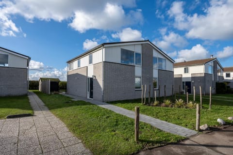 Ostreahof Gezin & Familie vakantiehuis aan strand en jachthaven House in Kamperland