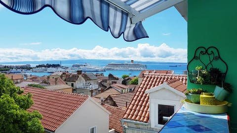 Balcony/Terrace, Seating area, City view, Garden view, Mountain view, Sea view, Quiet street view
