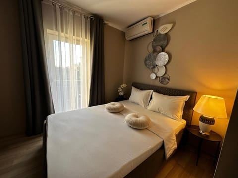 Bed, Bedroom, towels, air conditioner