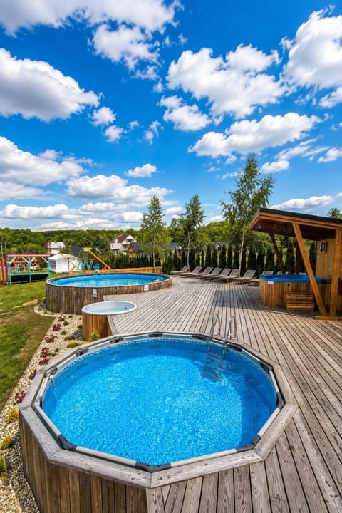 Day, Natural landscape, Garden, Hot Tub, Garden view, Pool view, Swimming pool, sunbed