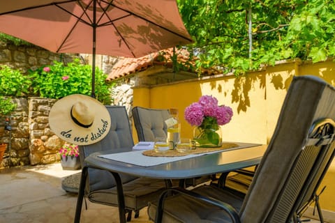 Patio, Spring, Day, Summer, Garden, Balcony/Terrace, Seating area, Garden view, Inner courtyard view