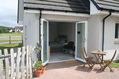 Property building, Facade/entrance, Floor plan, On site