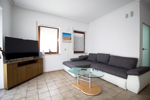 Property building, TV and multimedia, Living room, Seating area