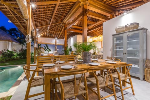 Dining area, Swimming pool