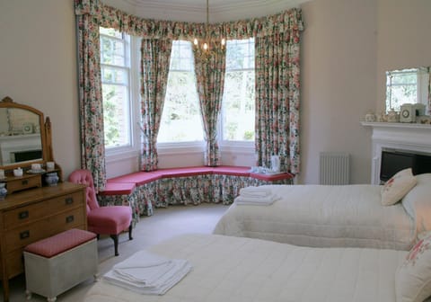 Bed, Garden, TV and multimedia, Coffee/tea facilities, Photo of the whole room, Decorative detail, Bedroom, Garden view