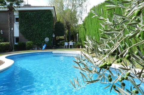 Swimming pool, Swimming pool