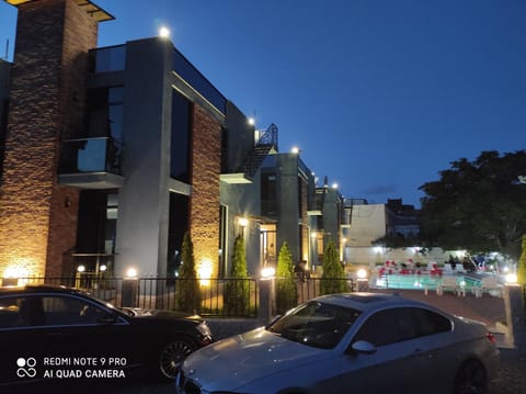 Neighbourhood, Pool view, Parking