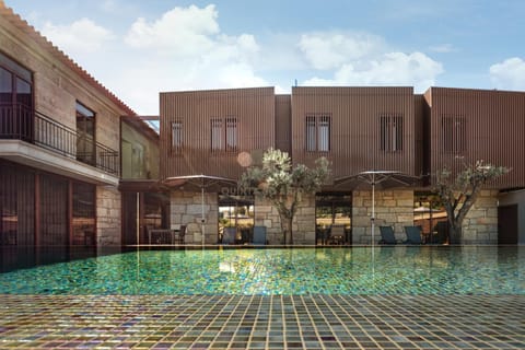 Property building, Pool view