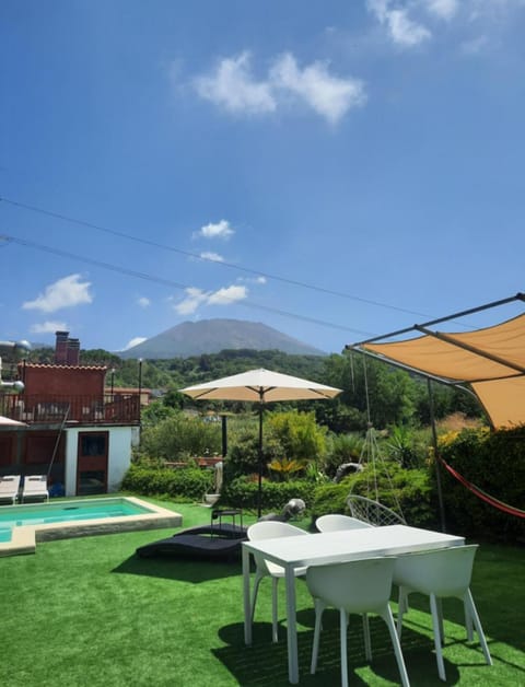 Property building, Restaurant/places to eat, Natural landscape, Garden, Garden view, Mountain view, Pool view, Swimming pool, Breakfast, sunbed