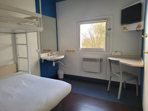 Bed, TV and multimedia, bunk bed