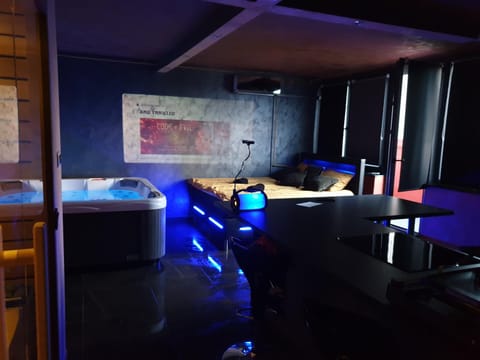 Bedroom, Area and facilities, Bath
