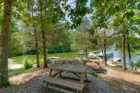 Latitude Adjustment House in Lake Anna