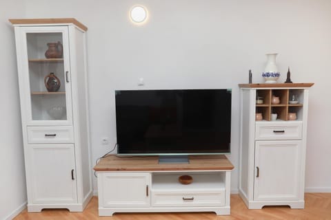 TV and multimedia, Kitchen or kitchenette