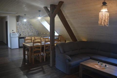 Kitchen or kitchenette, Living room