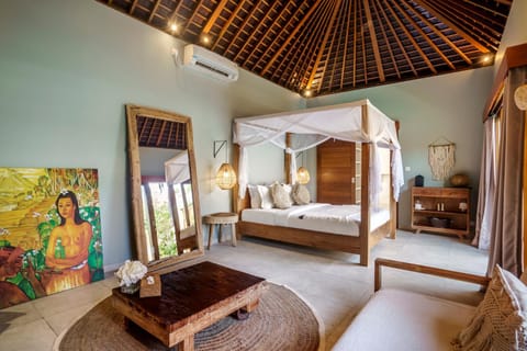 Bed, Photo of the whole room, Seating area, Bedroom