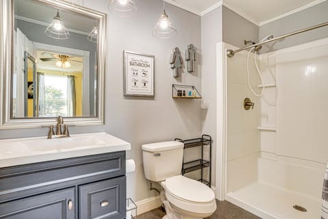 Decatur Farmhouse Getaway with Deck and Backyard House in Texas