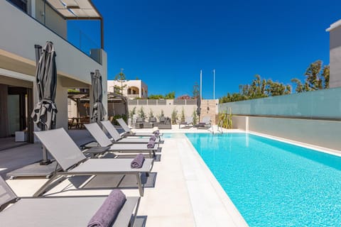 Swimming pool, Swimming pool