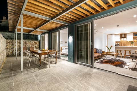 Patio, BBQ facilities, Balcony/Terrace, Seating area, Dining area