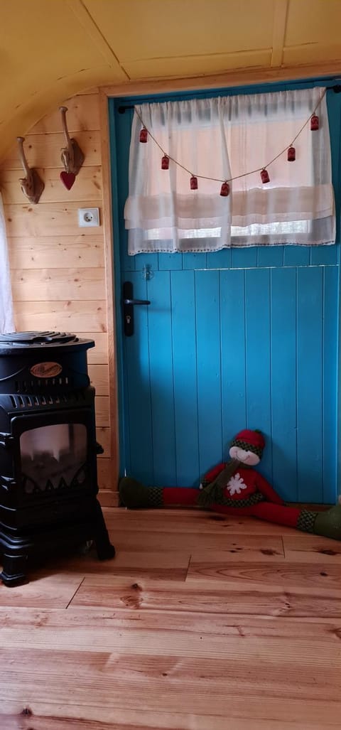 La Maison des Oiseaux. Roulotte Bed and Breakfast in Arras