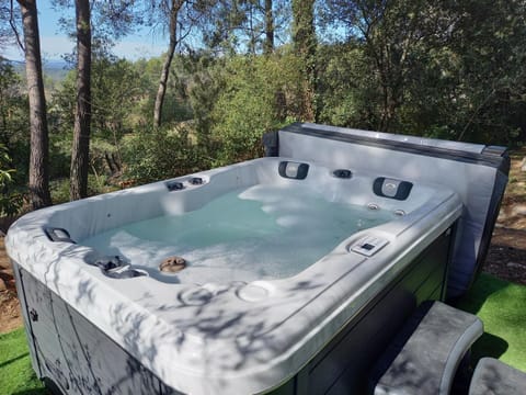 GITE AVEC SPA JACUZZI au cœur de Provence Côte d'Azur House in Lorgues