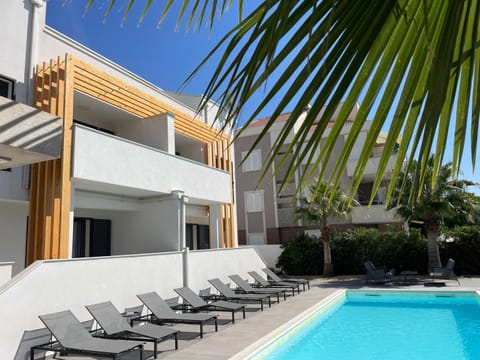 Property building, Patio, Pool view, Swimming pool, sunbed