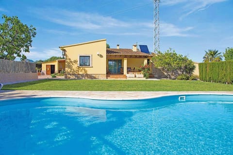 Property building, Off site, Day, Garden, Garden view, Pool view, Swimming pool