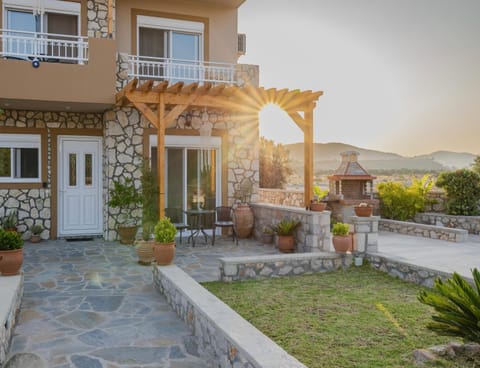 Property building, Patio, Day, Natural landscape, Garden, Garden view, Mountain view