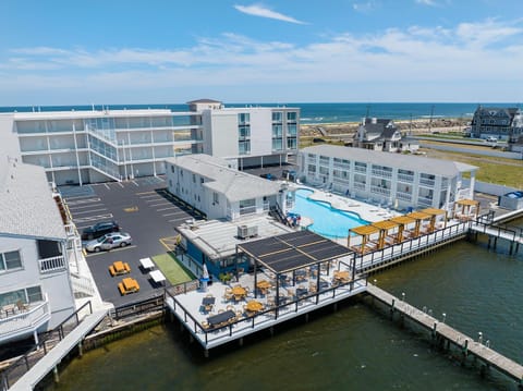 Property building, Restaurant/places to eat, Swimming pool