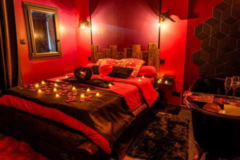 Bed, TV and multimedia, Photo of the whole room, Bath, towels