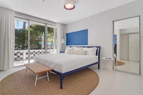 Roami at 250 Collins Apartment in South Beach Miami