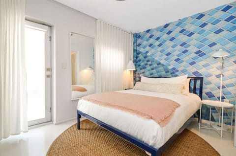 Roami at 250 Collins Apartment in South Beach Miami