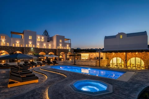 Property building, Restaurant/places to eat, Lounge or bar, Swimming pool, Swimming pool, sunbed