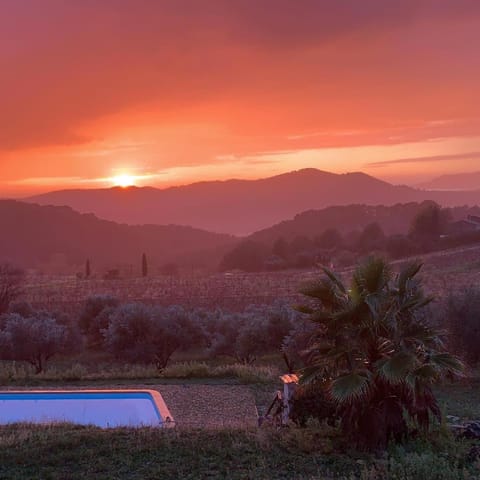 La Venturonne Appartement neuf Rez de jardin 45 m2 vue mer et vignes 10 mn des plages Apartment in Le Beausset