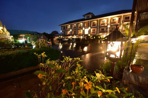 Property building, Facade/entrance, Garden