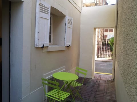 Property building, Breakfast