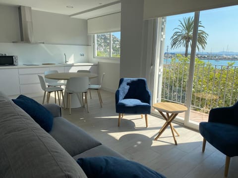 Lounge or bar
