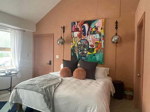 The Trail in Adams - Berkshires' Art Hotel Bed and Breakfast in Berkshires