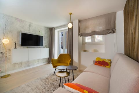 TV and multimedia, Seating area