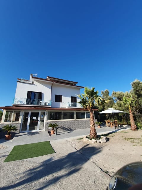 Property building, Restaurant/places to eat