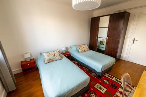 Appartement Rousseau - Centre Ville 5 minutes GARE Apartment in Tours