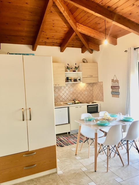 Kitchen or kitchenette, Dining area, oven, pet friendly, stove