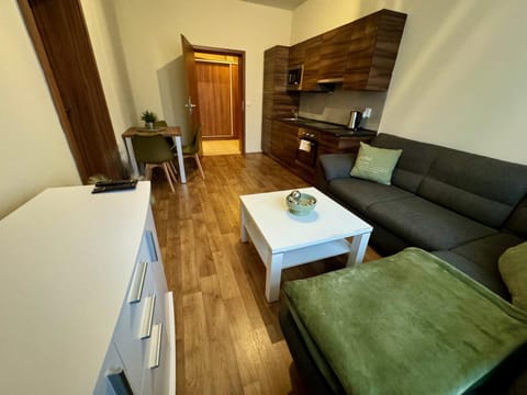 TV and multimedia, Kitchen or kitchenette, Living room, Seating area, Dining area