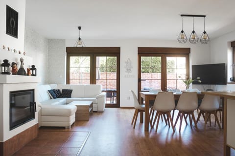 Communal lounge/ TV room, Living room, Seating area, Dining area