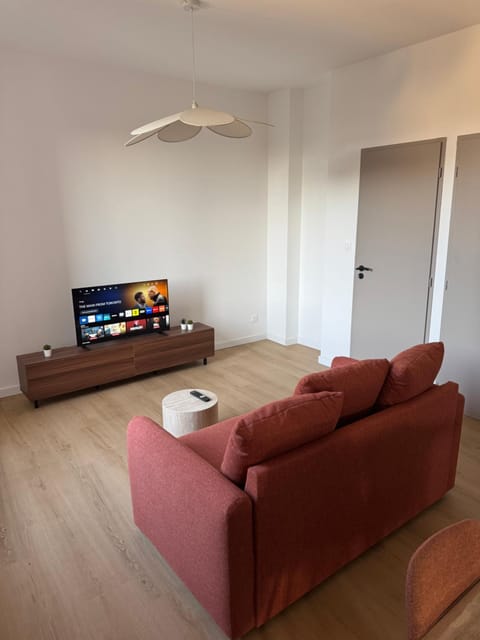 Communal lounge/ TV room, TV and multimedia, Living room, Seating area