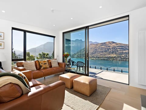 Balcony/Terrace, Living room, Lake view, Mountain view